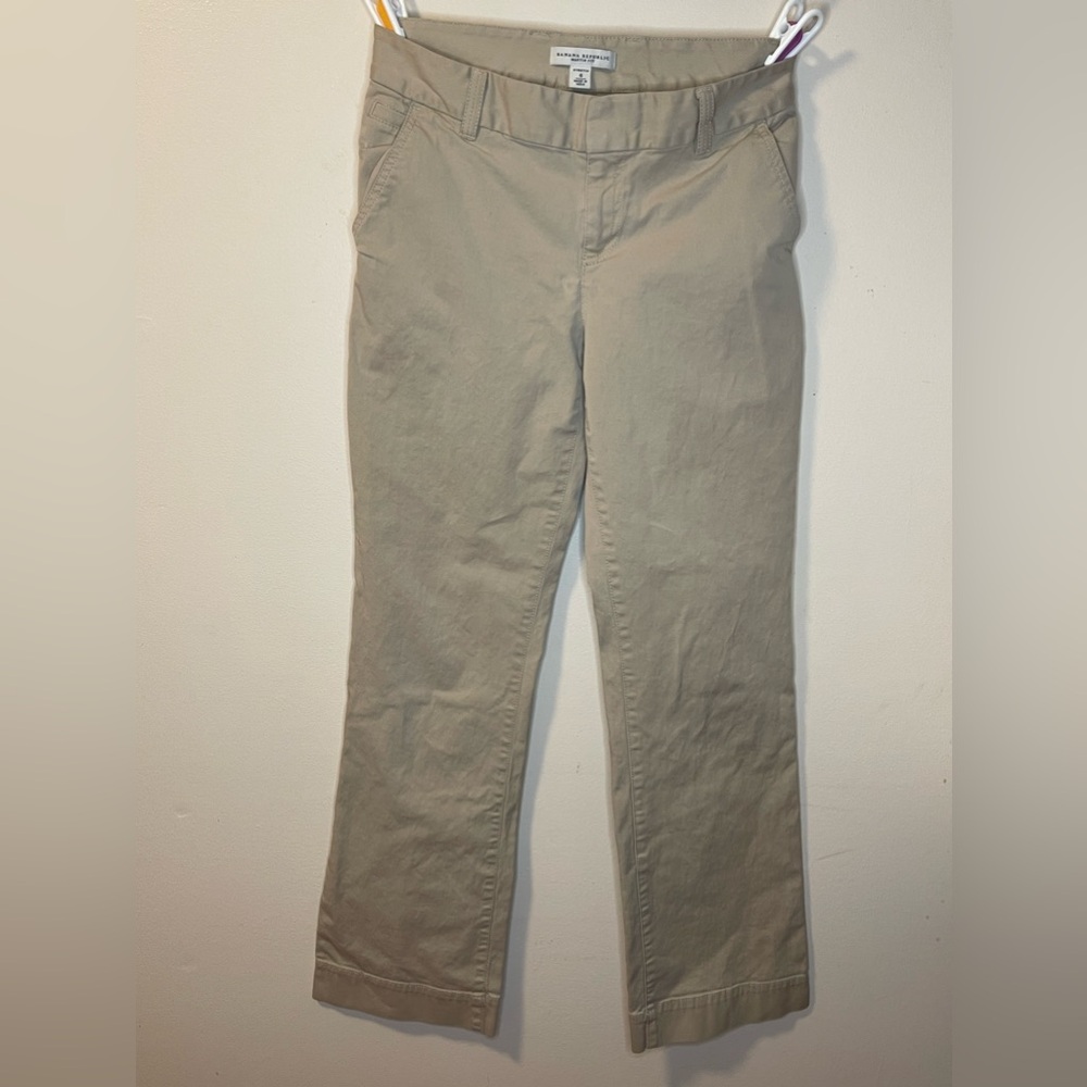 - Banana Republic “Martin Fit” Woman’s Stretch Straight Leg Khakis Size 6